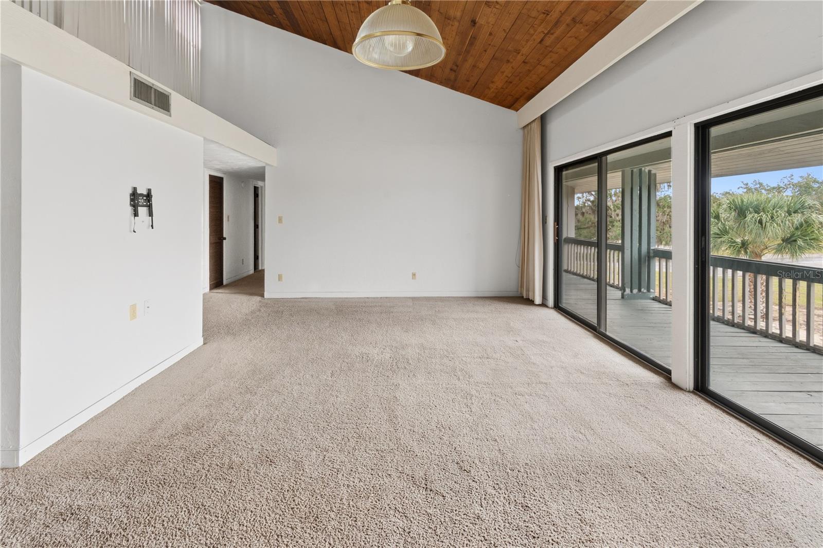 Image 7 of 21 For 2115 Corner Lake Drive E