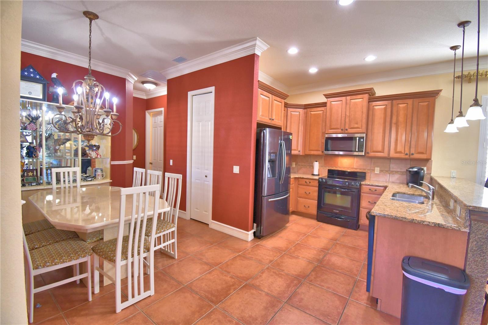 Image 11 of 77 For 2349 Salzburg Loop