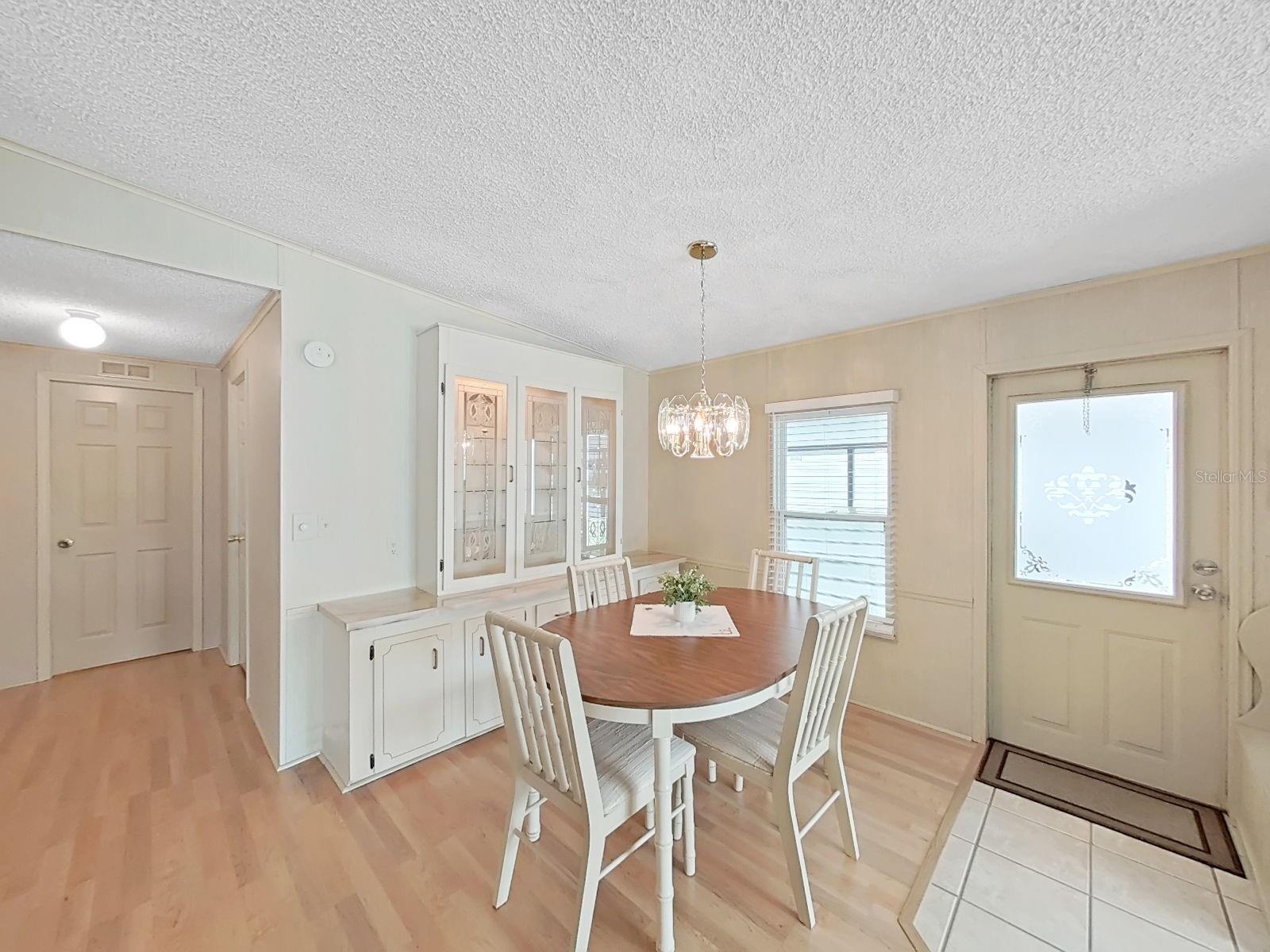 Image 8 of 39 For 1723 Sherwood Hill Dr