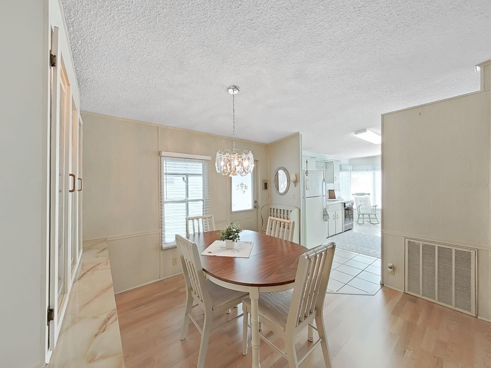 Image 9 of 39 For 1723 Sherwood Hill Dr