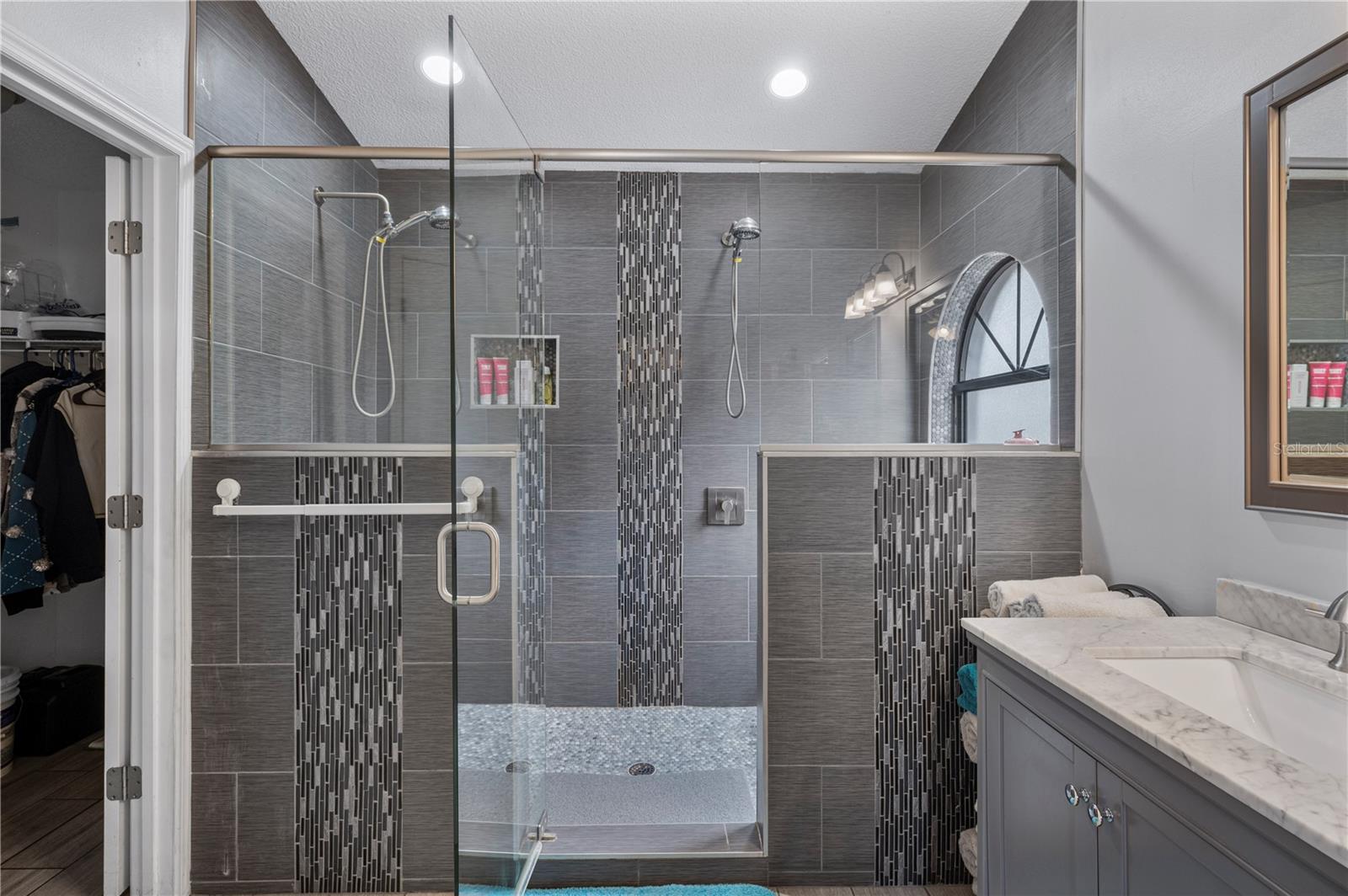 Image 21 of 45 For 6922 Doehring Drive