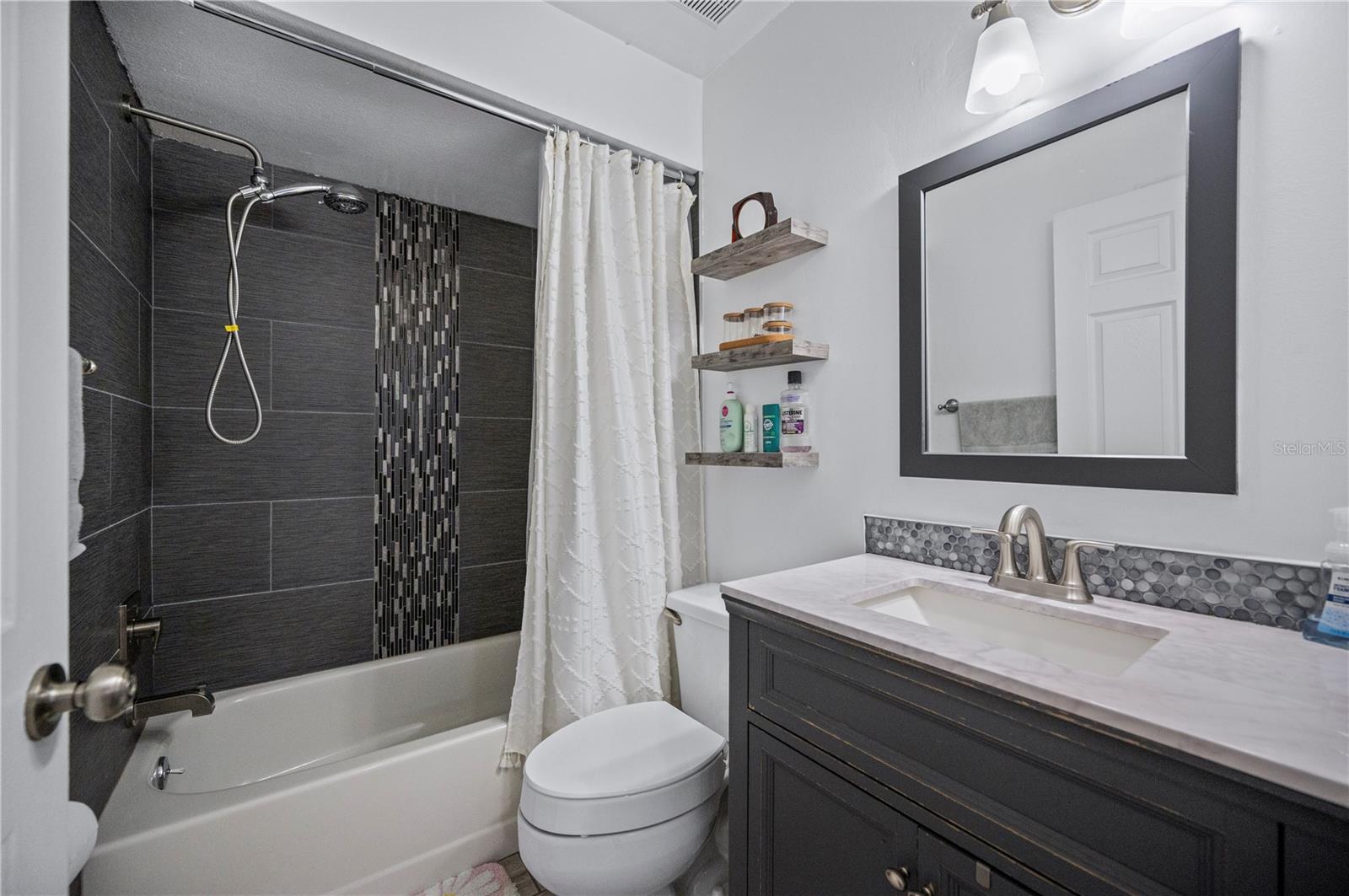 Image 22 of 45 For 6922 Doehring Drive