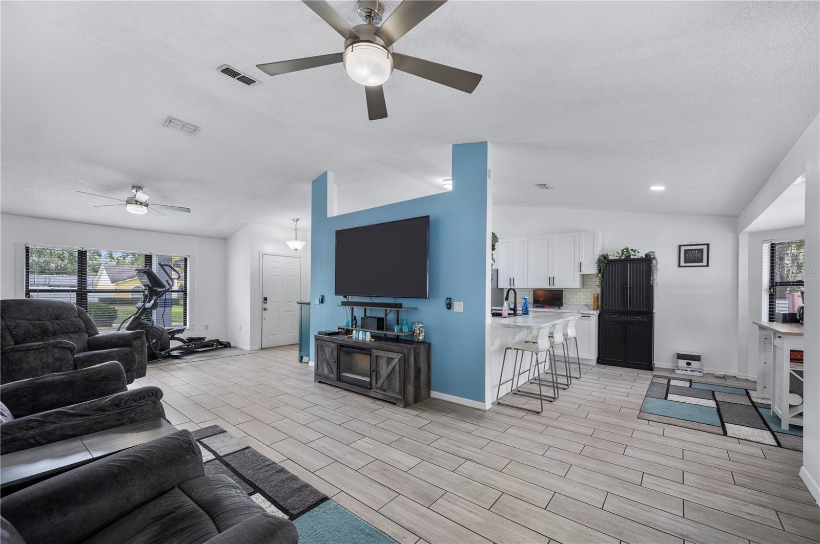 Image 8 of 45 For 6922 Doehring Drive