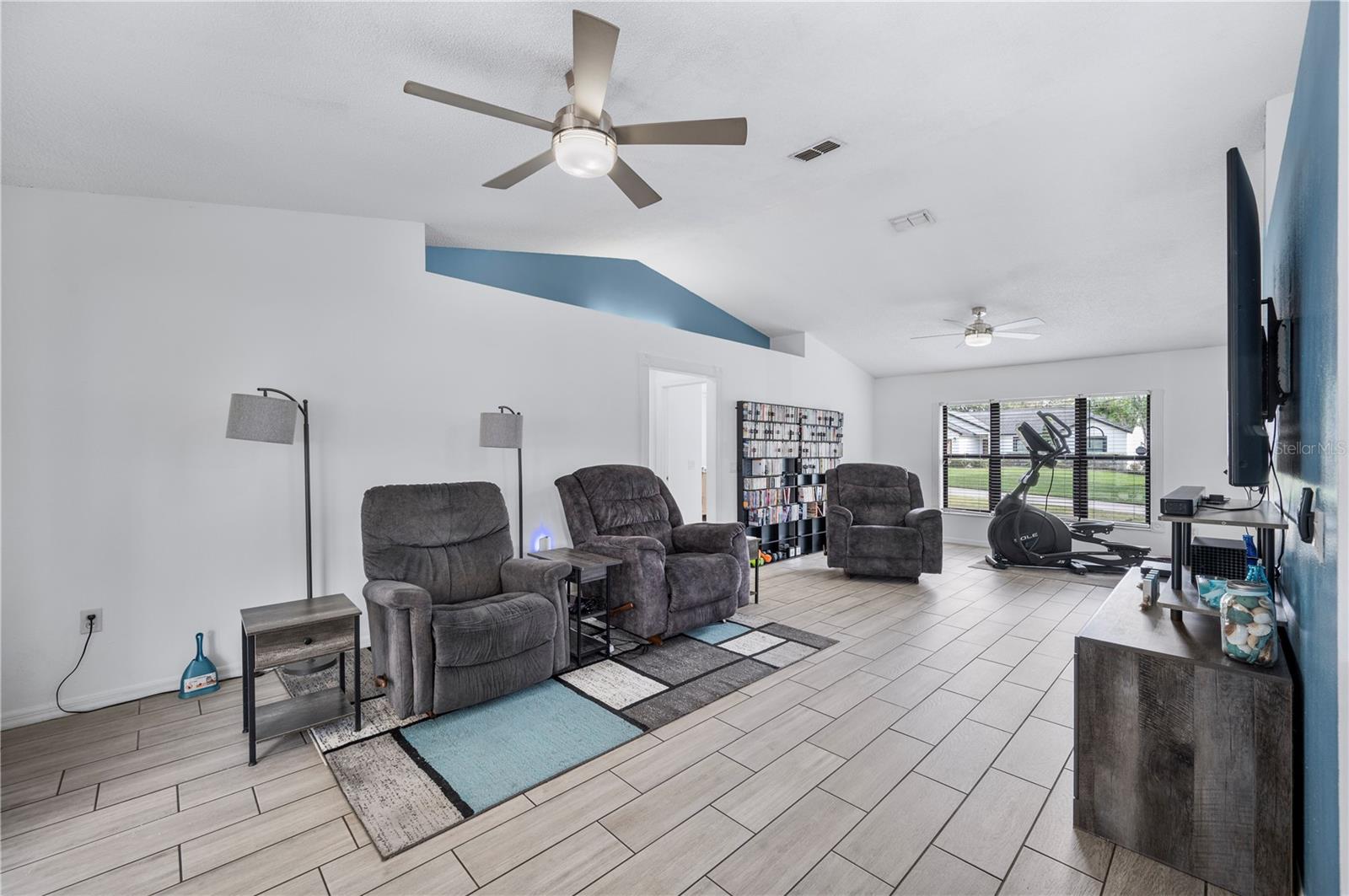 Image 9 of 45 For 6922 Doehring Drive