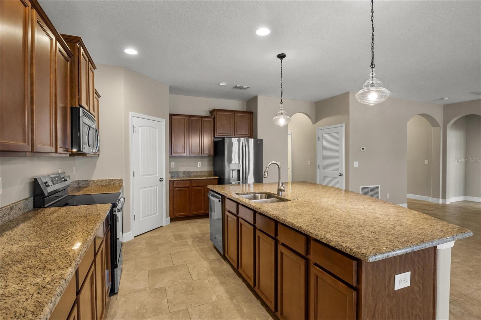 Image 11 of 53 For 452 Palastro Avenue