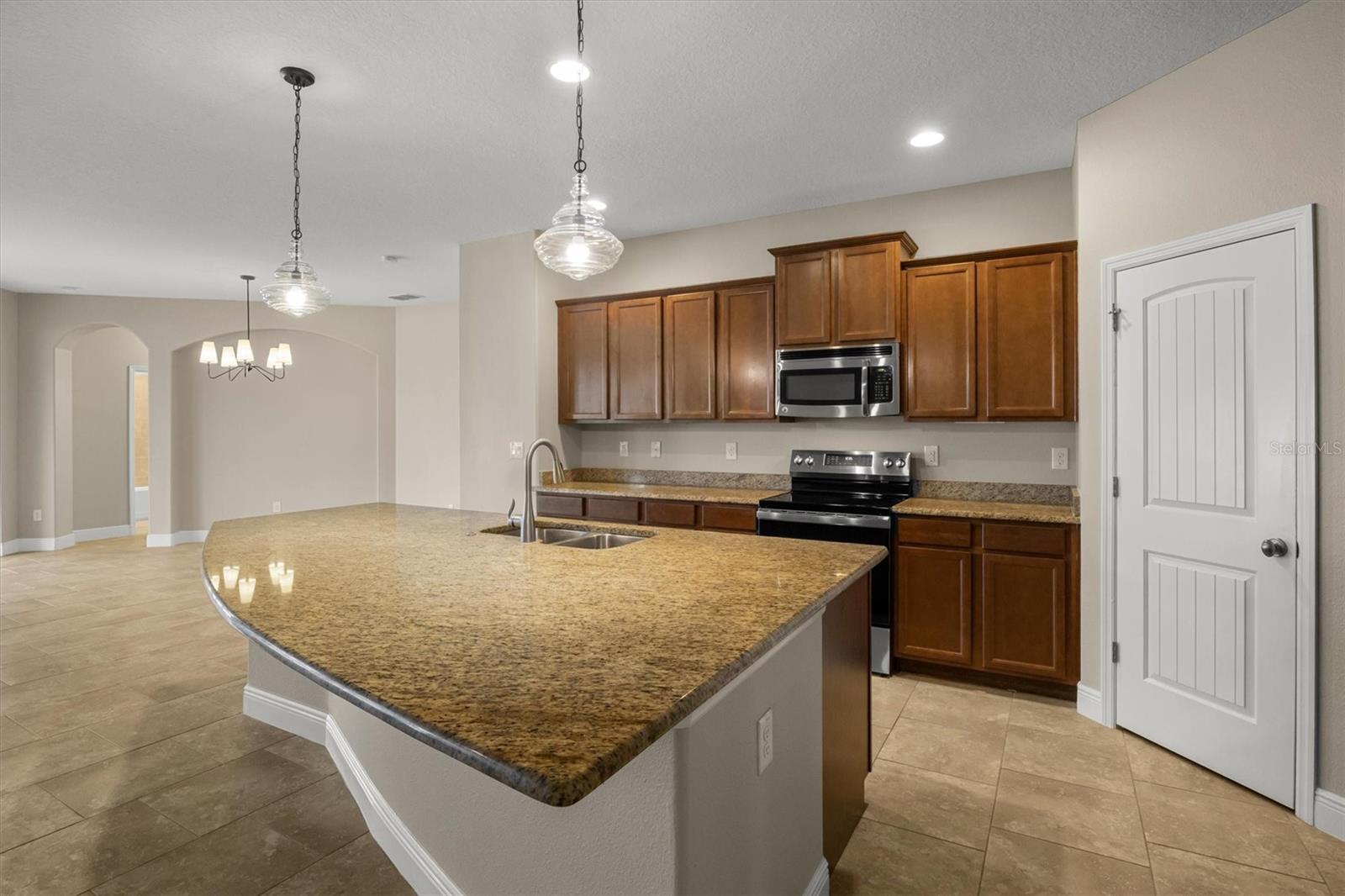 Image 14 of 53 For 452 Palastro Avenue