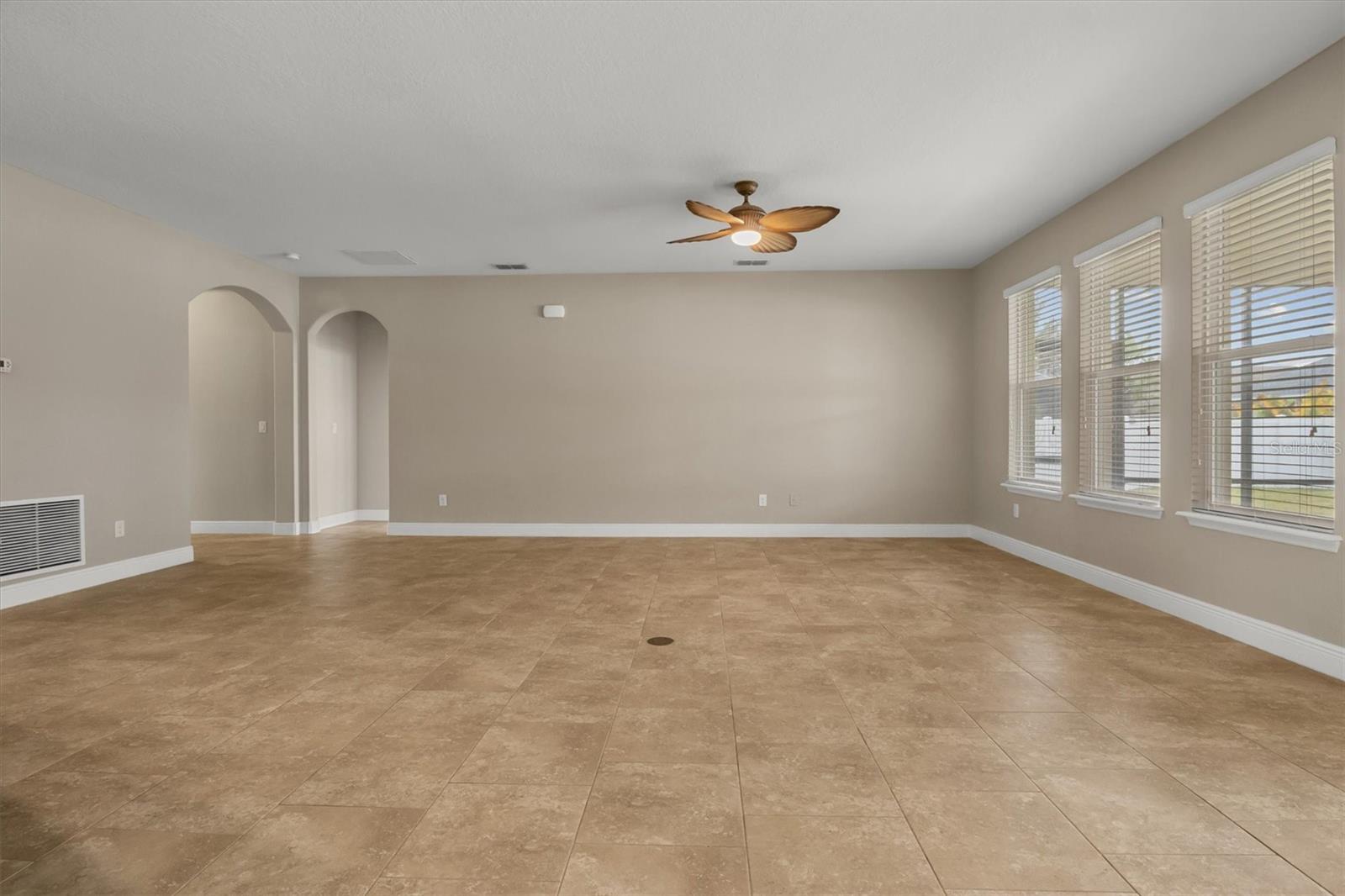 Image 19 of 53 For 452 Palastro Avenue