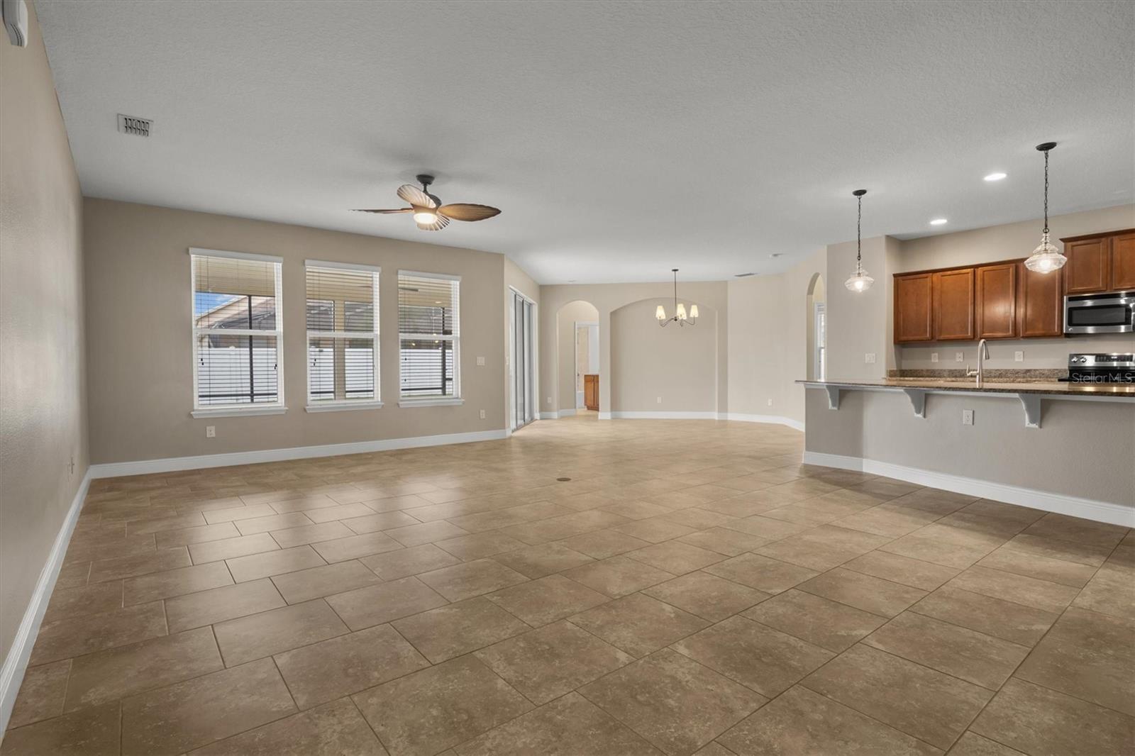 Image 21 of 53 For 452 Palastro Avenue