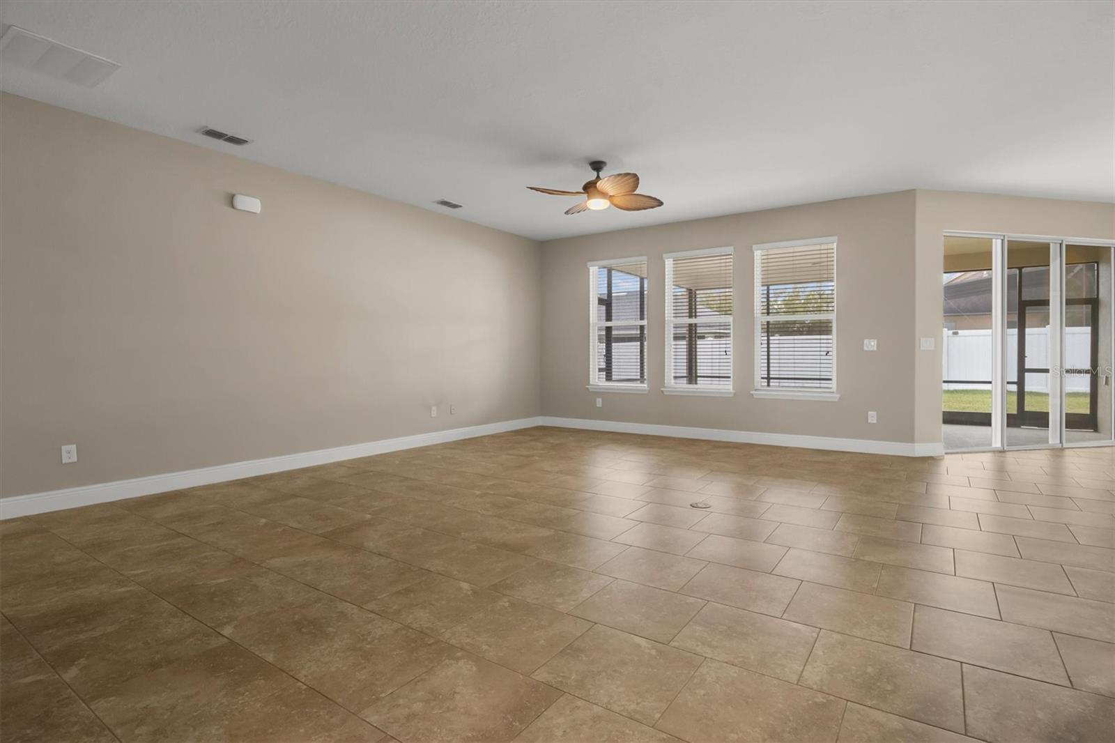 Image 24 of 53 For 452 Palastro Avenue