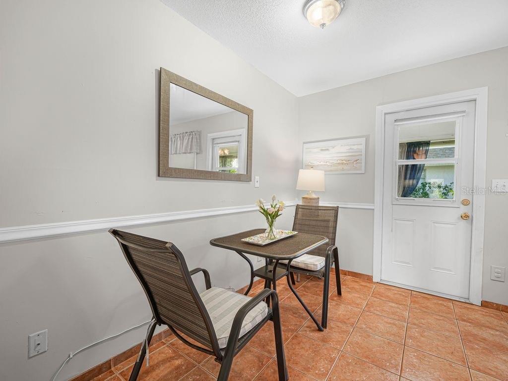 Image 10 of 49 For 549 Sutton Place T 19