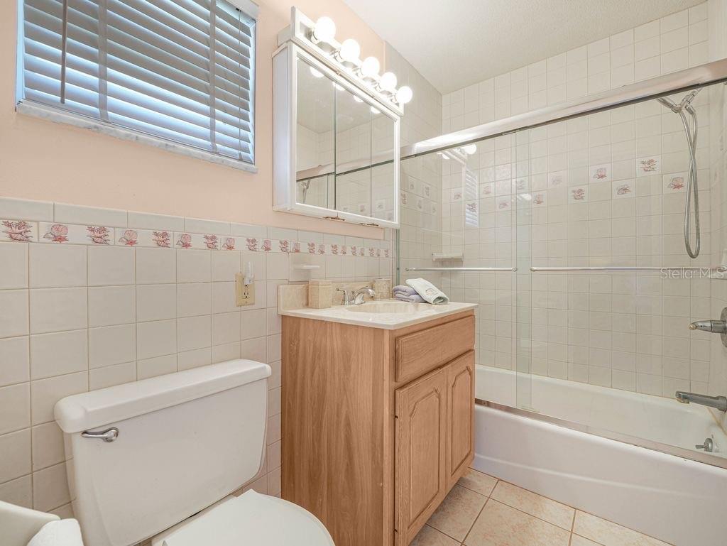 Image 17 of 49 For 549 Sutton Place T 19