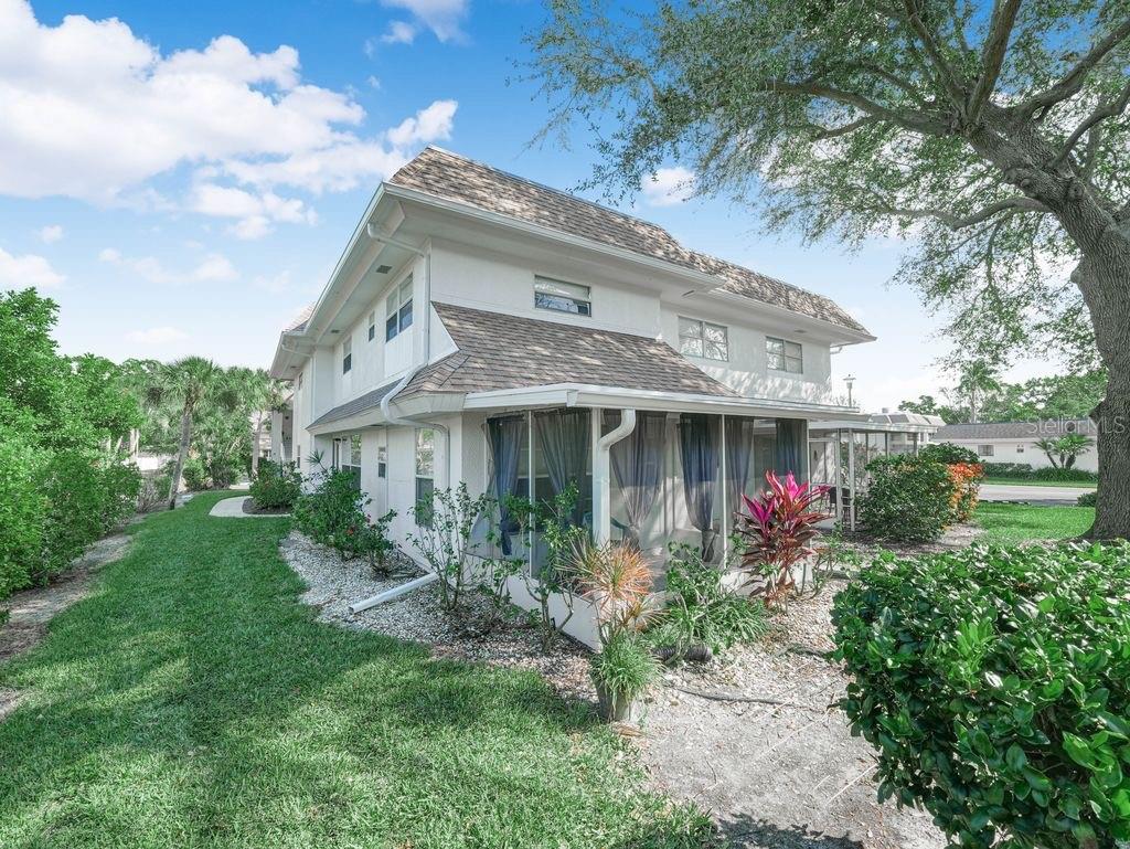 Image 25 of 49 For 549 Sutton Place T 19