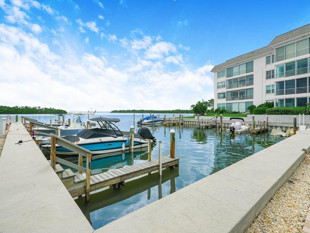 Image 39 of 49 For 549 Sutton Place T 19