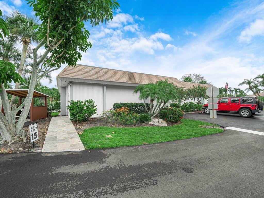 Image 43 of 49 For 549 Sutton Place T 19