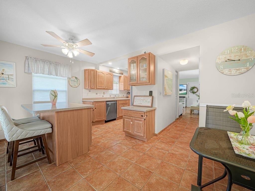 Image 8 of 49 For 549 Sutton Place T 19