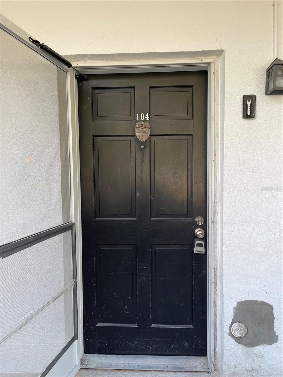 Image 3 of 19 For 100 El Camino Drive 104