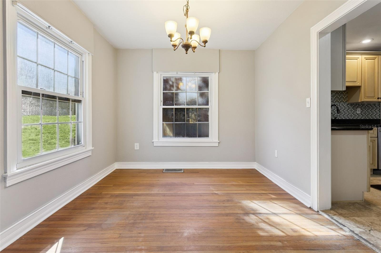 Image 12 of 36 For 844 Lakeshore Boulevard