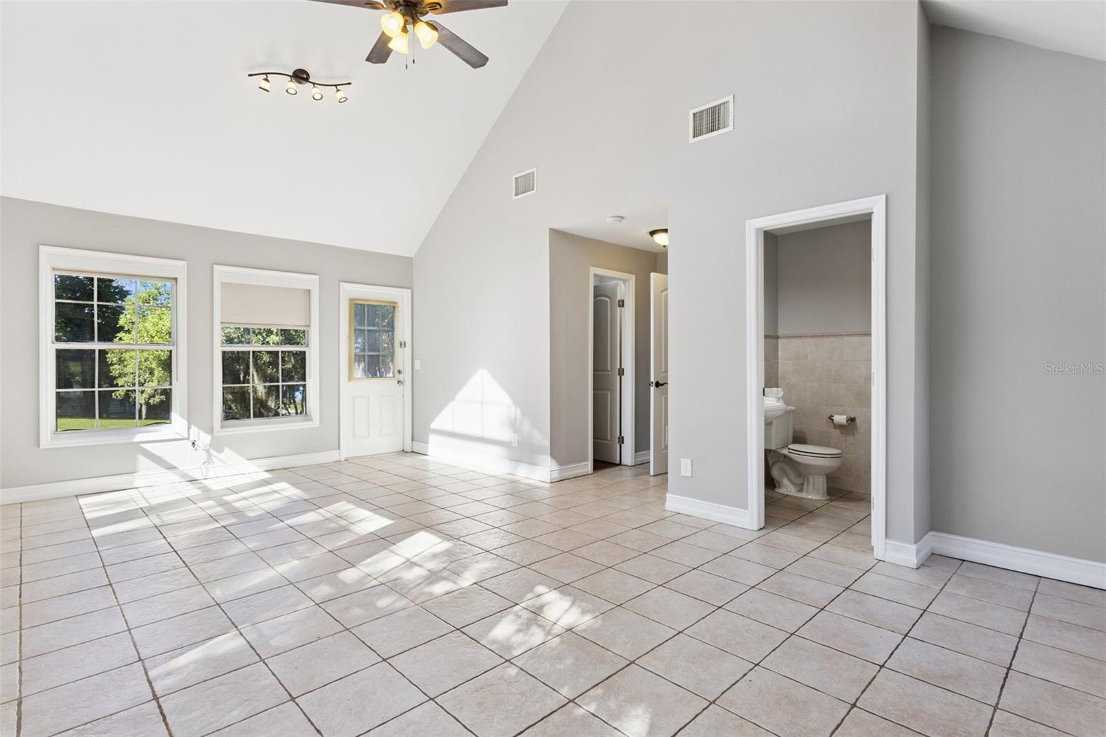 Image 14 of 36 For 844 Lakeshore Boulevard