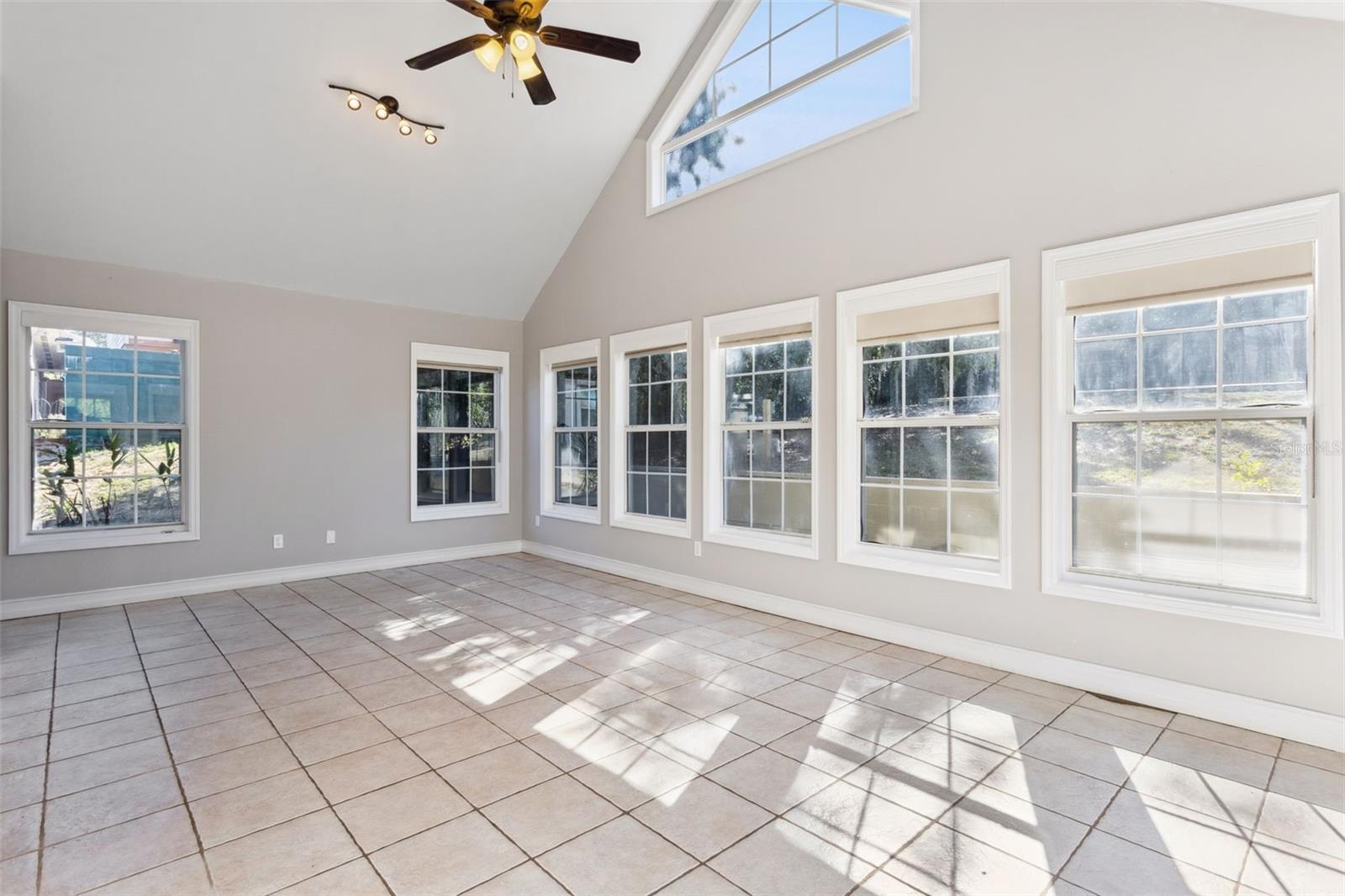 Image 15 of 36 For 844 Lakeshore Boulevard