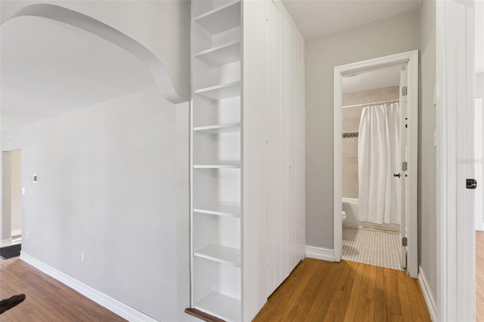 Image 18 of 36 For 844 Lakeshore Boulevard