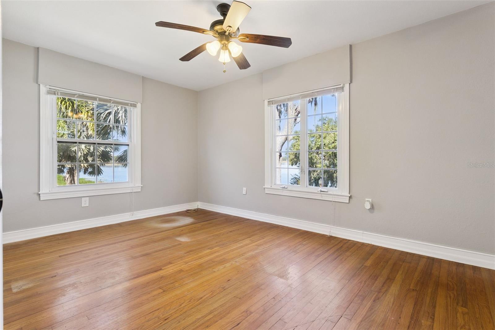 Image 19 of 36 For 844 Lakeshore Boulevard