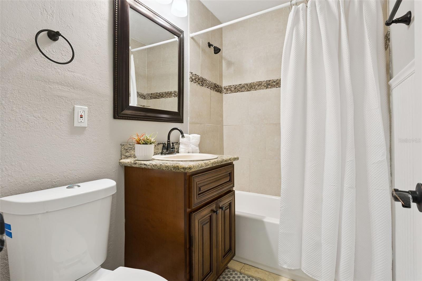 Image 20 of 36 For 844 Lakeshore Boulevard