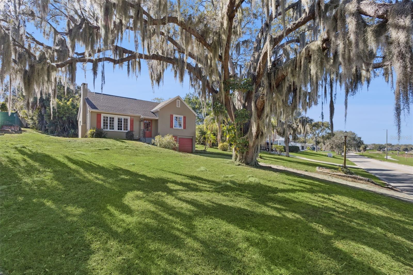 Image 22 of 36 For 844 Lakeshore Boulevard