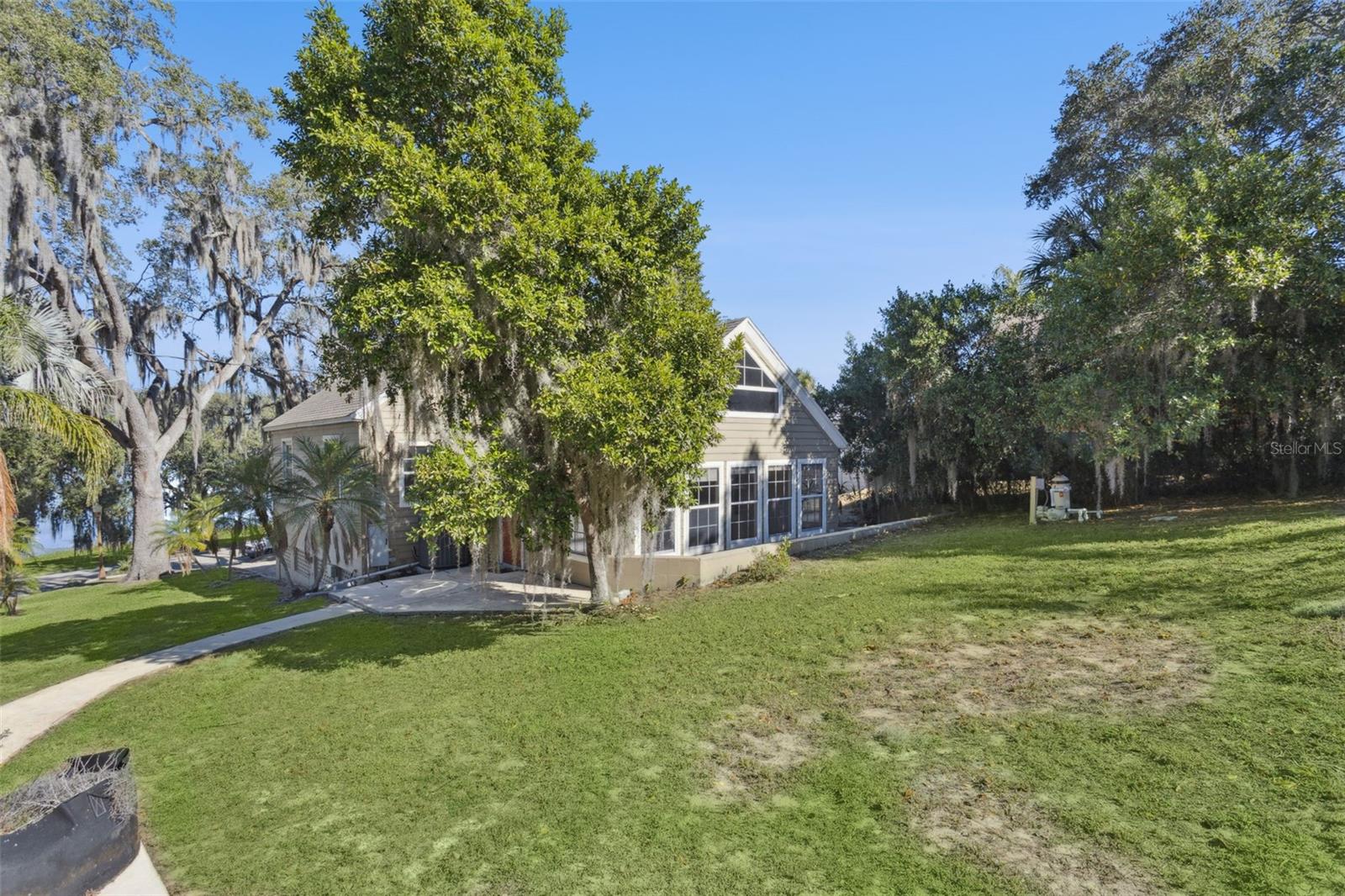 Image 24 of 36 For 844 Lakeshore Boulevard