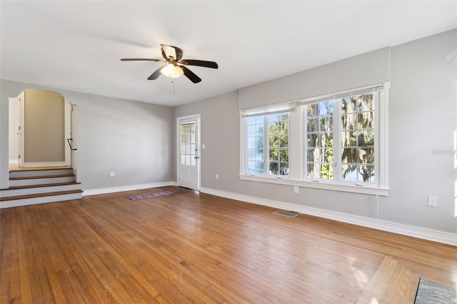 Image 5 of 36 For 844 Lakeshore Boulevard