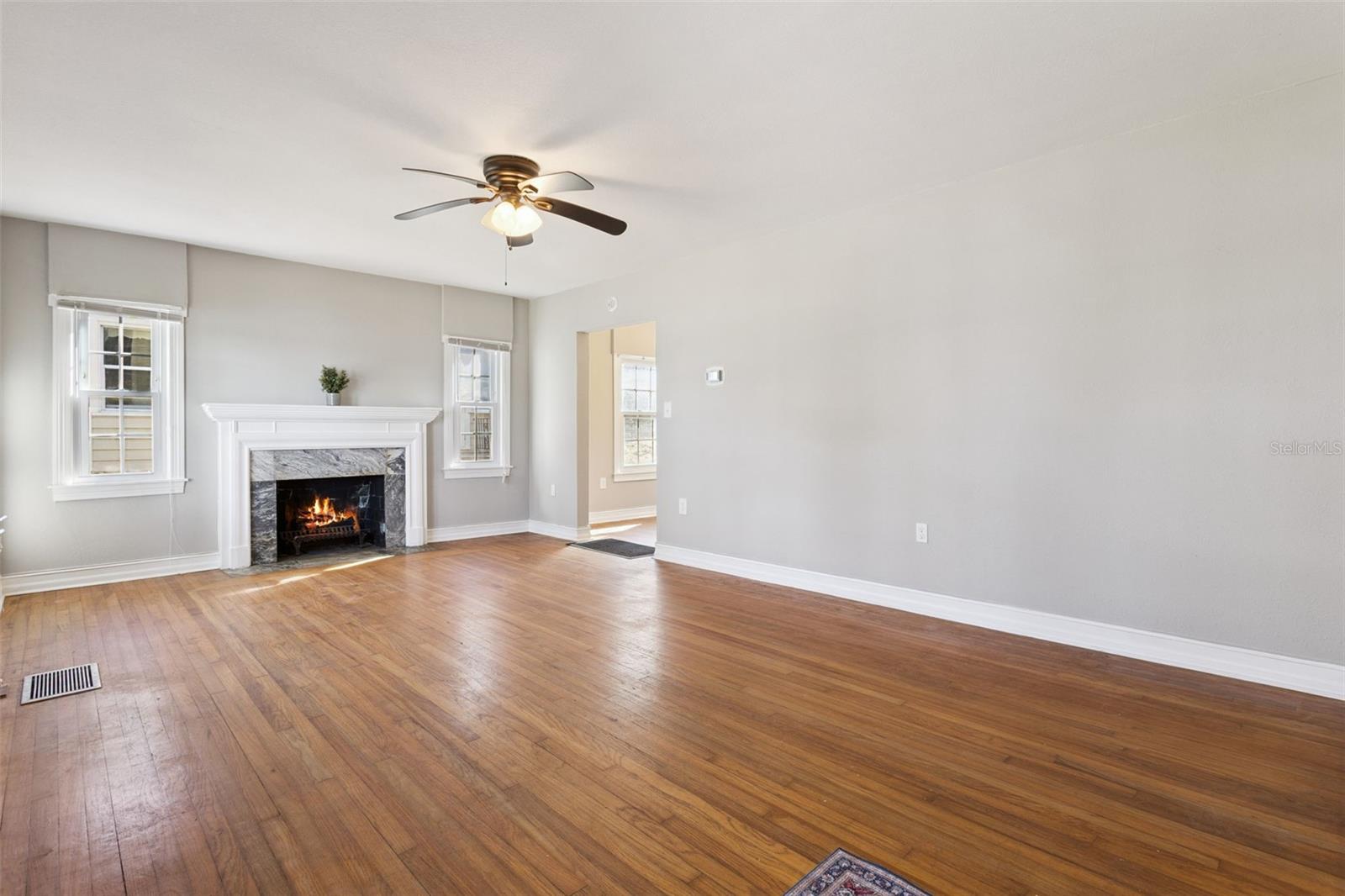 Image 6 of 36 For 844 Lakeshore Boulevard