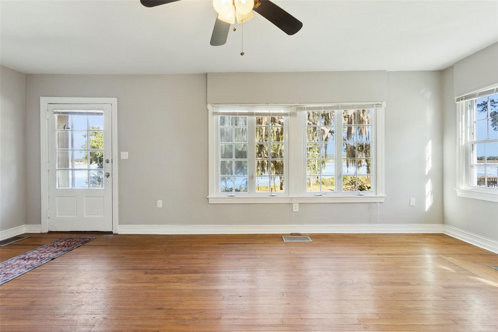 Image 7 of 36 For 844 Lakeshore Boulevard