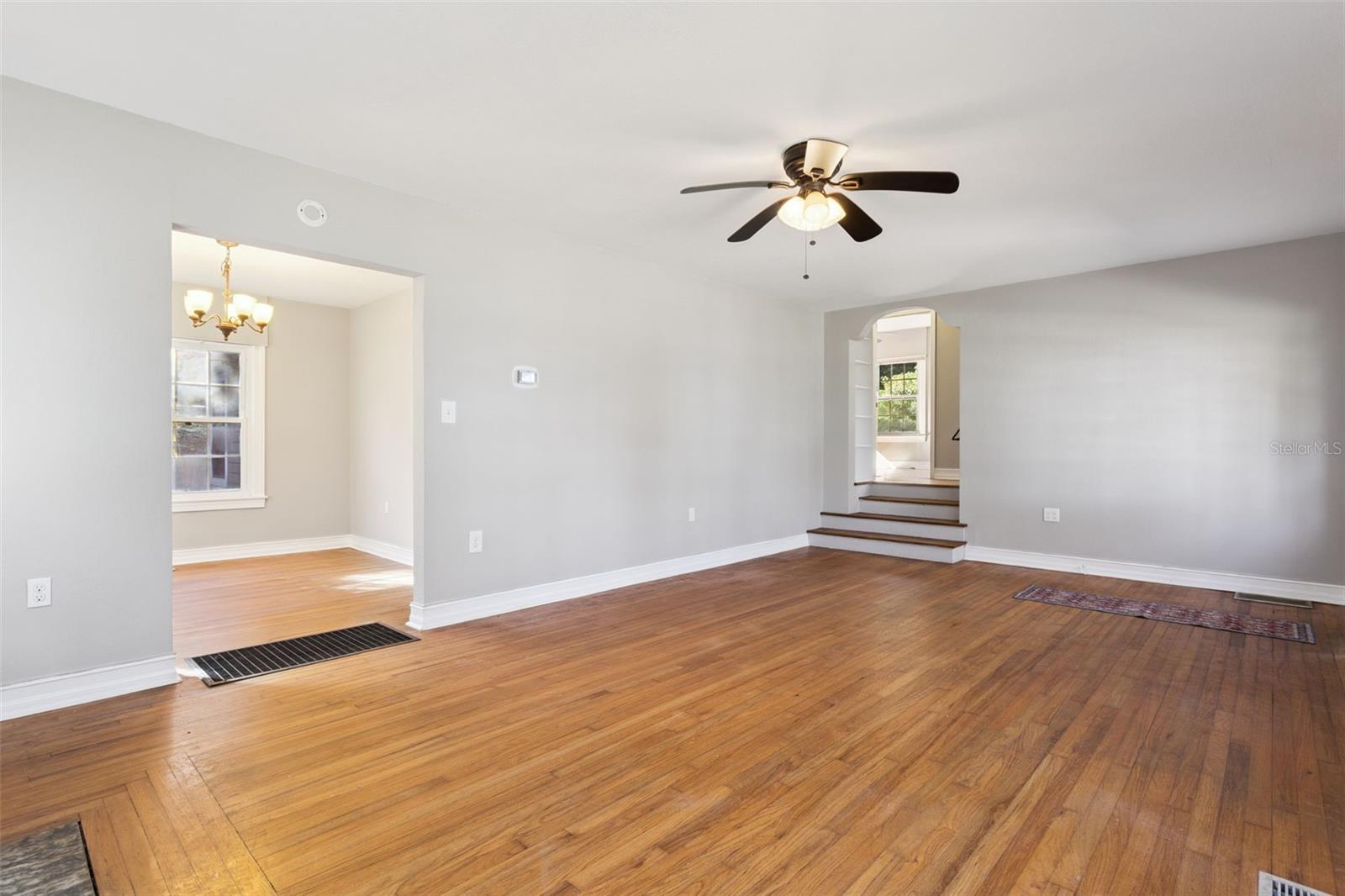 Image 8 of 36 For 844 Lakeshore Boulevard