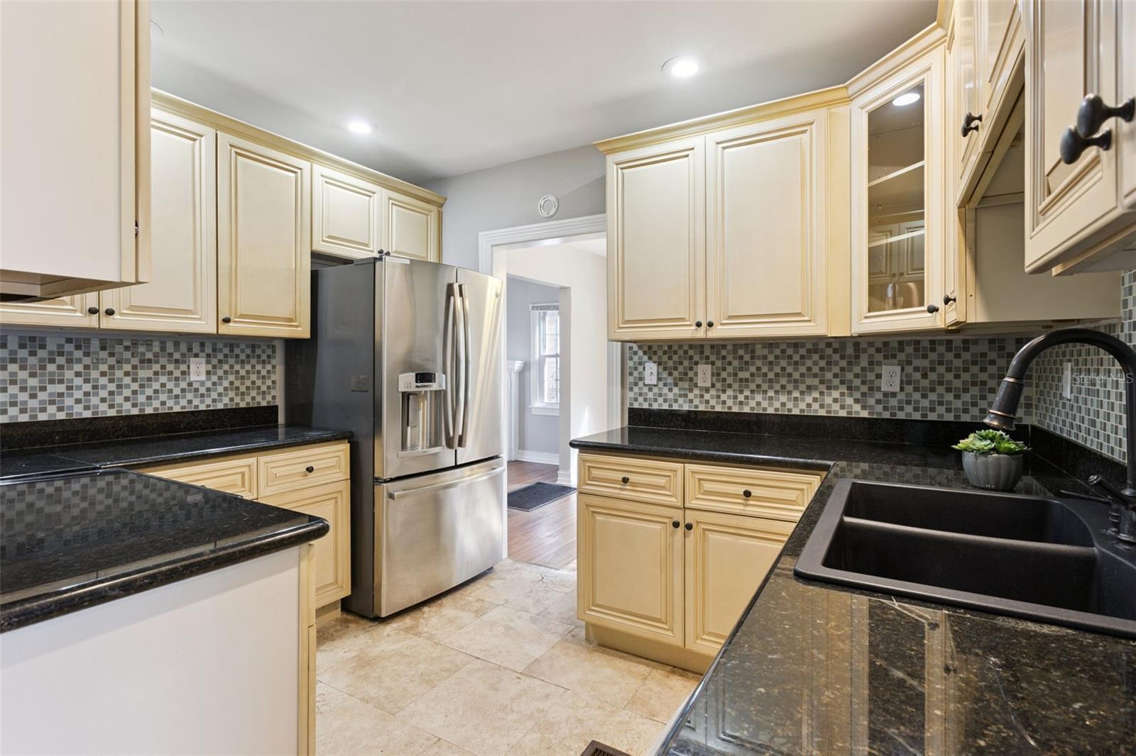 Image 9 of 36 For 844 Lakeshore Boulevard