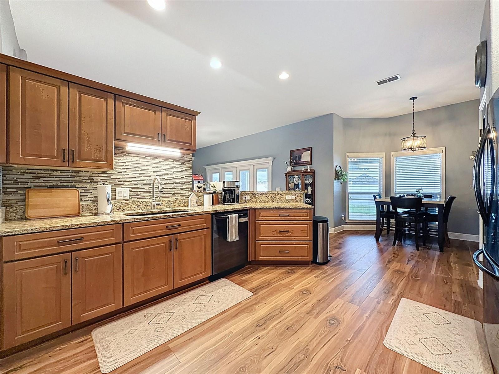 Image 11 of 70 For 204 Bentley Oaks Boulevard