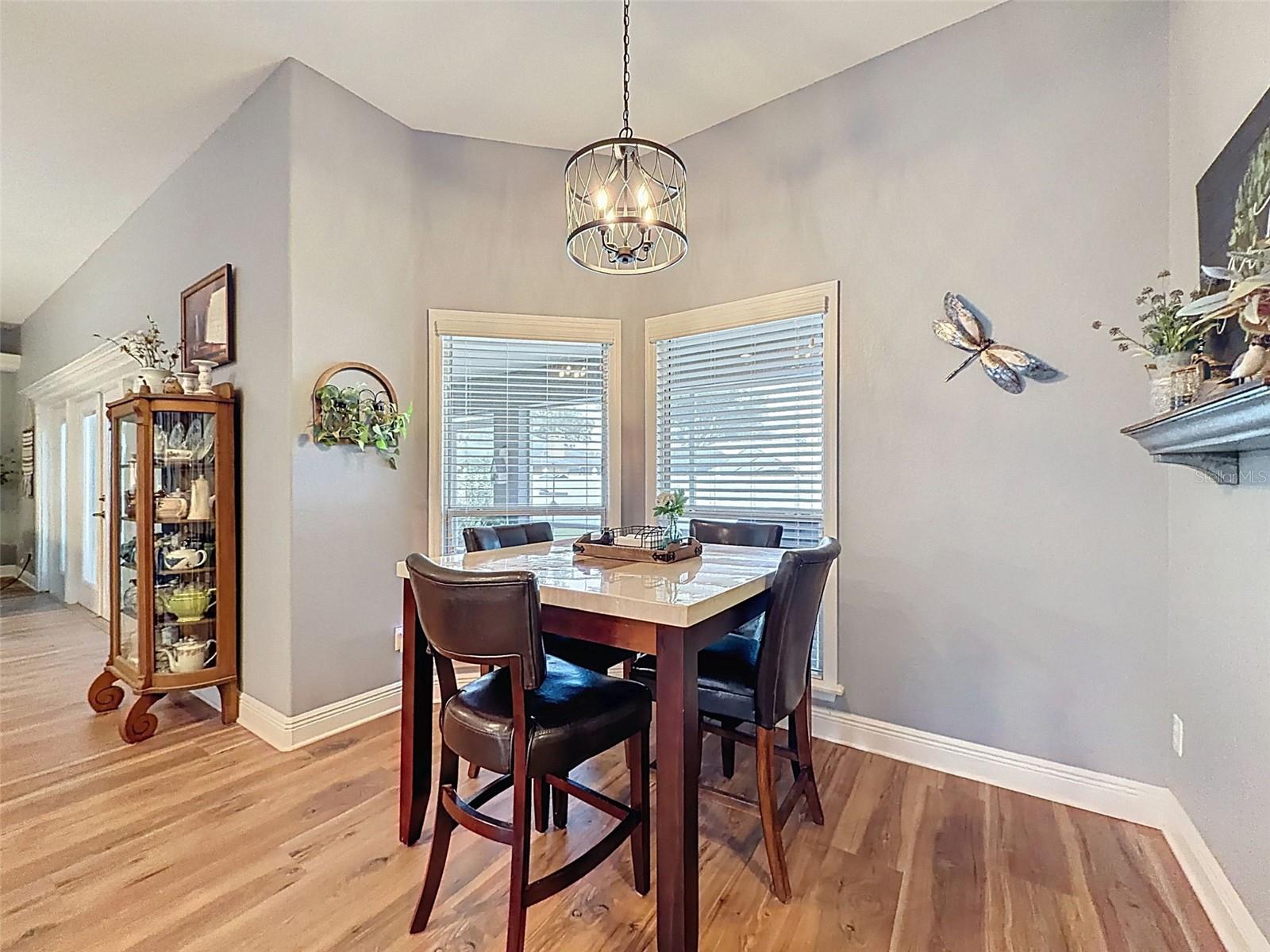 Image 13 of 70 For 204 Bentley Oaks Boulevard