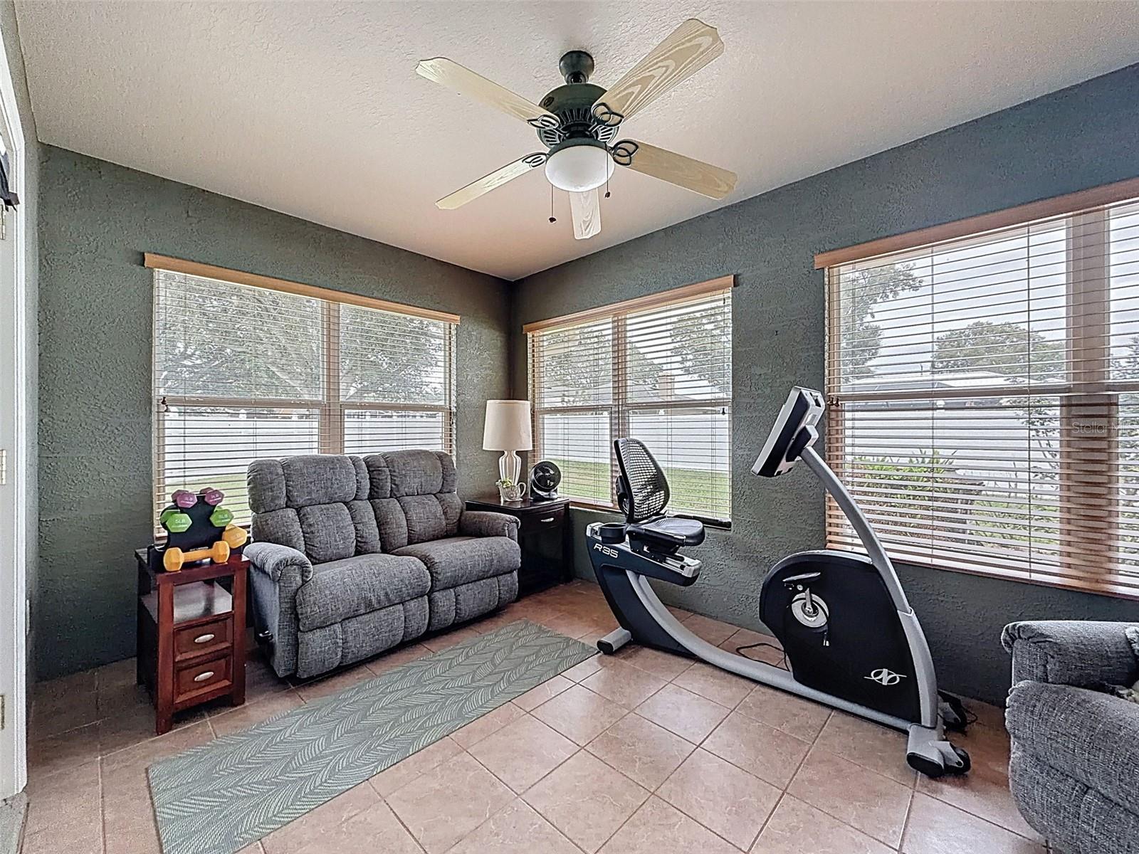 Image 21 of 70 For 204 Bentley Oaks Boulevard