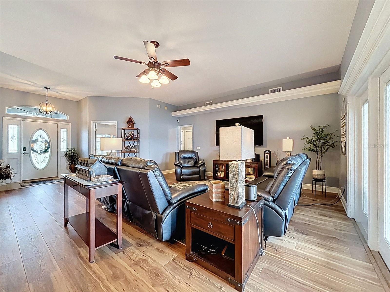 Image 6 of 70 For 204 Bentley Oaks Boulevard