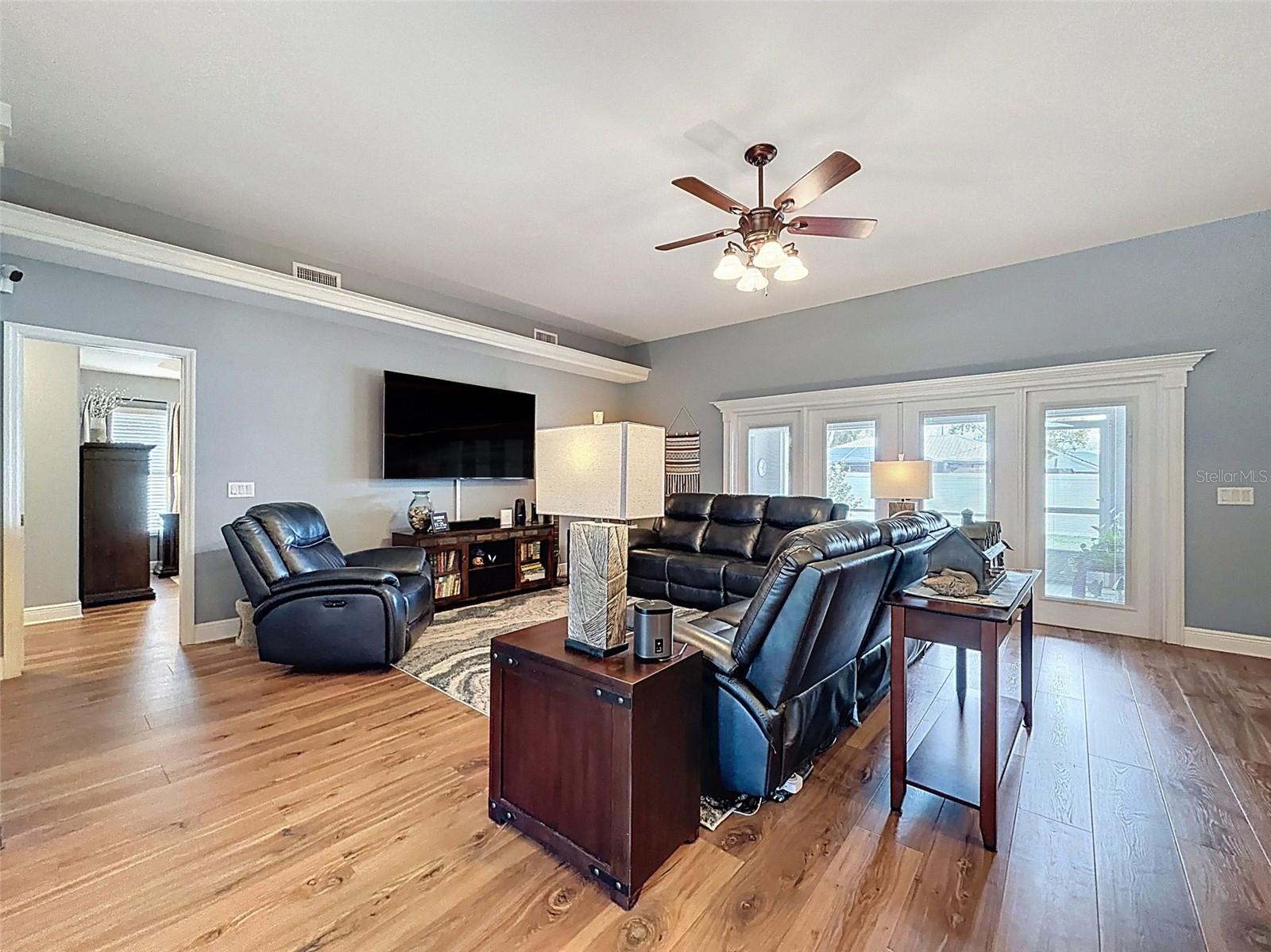 Image 7 of 70 For 204 Bentley Oaks Boulevard