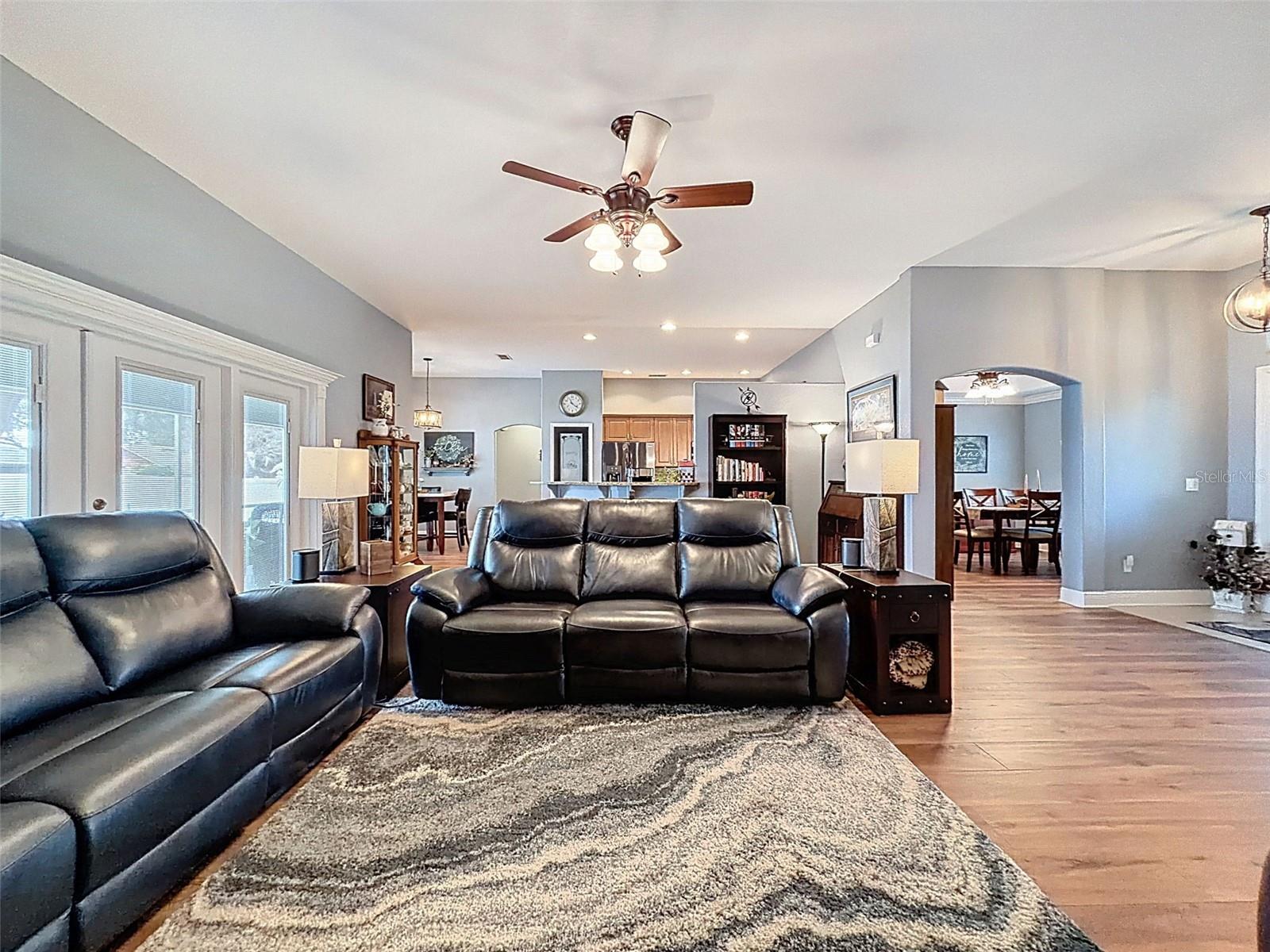 Image 9 of 70 For 204 Bentley Oaks Boulevard