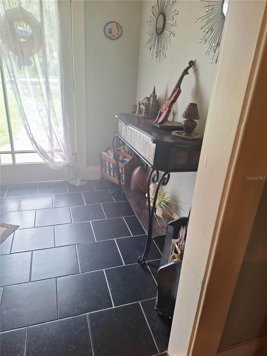 Image 10 of 35 For 1127 Lakeshore Boulevard