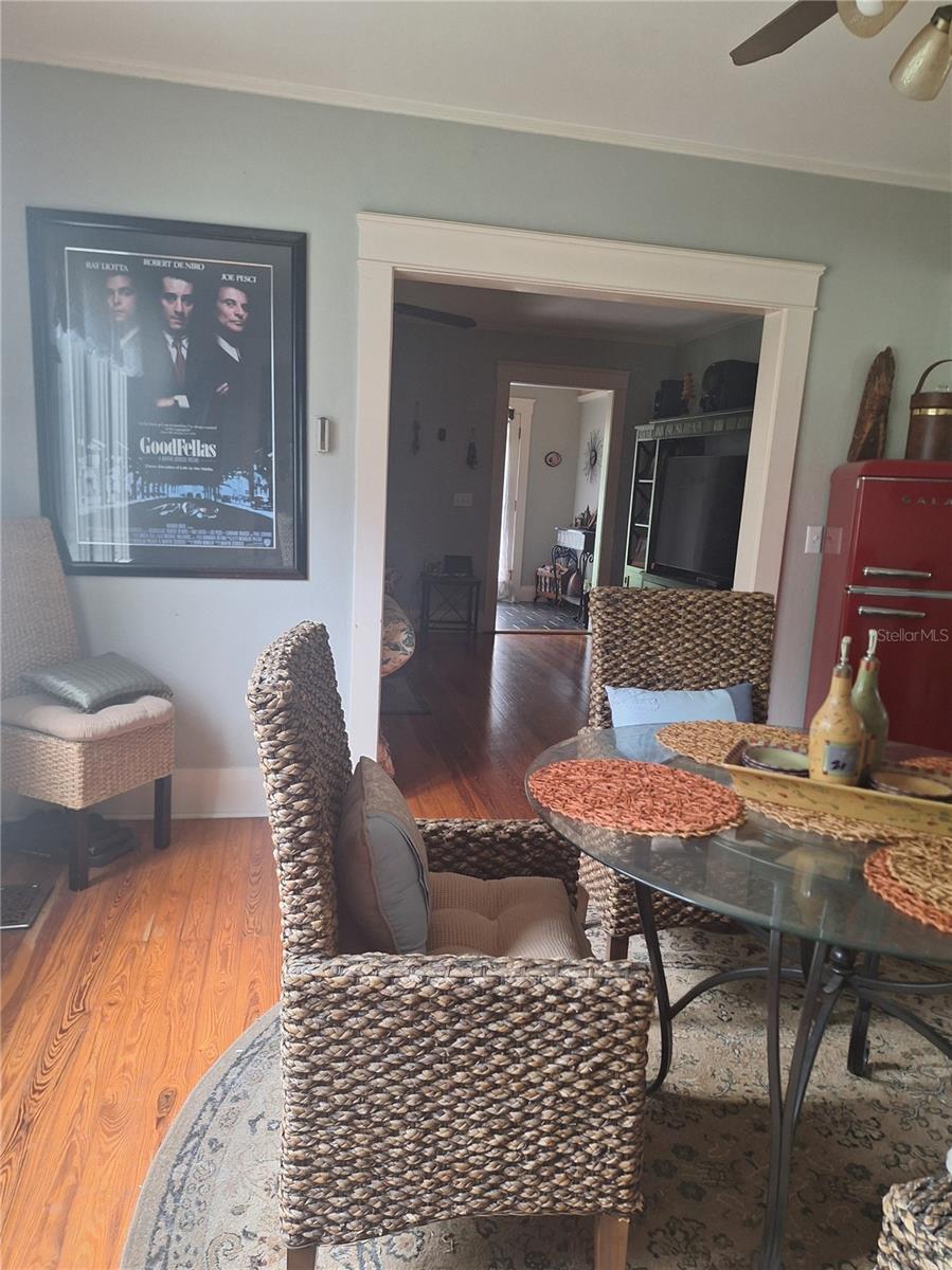 Image 11 of 35 For 1127 Lakeshore Boulevard