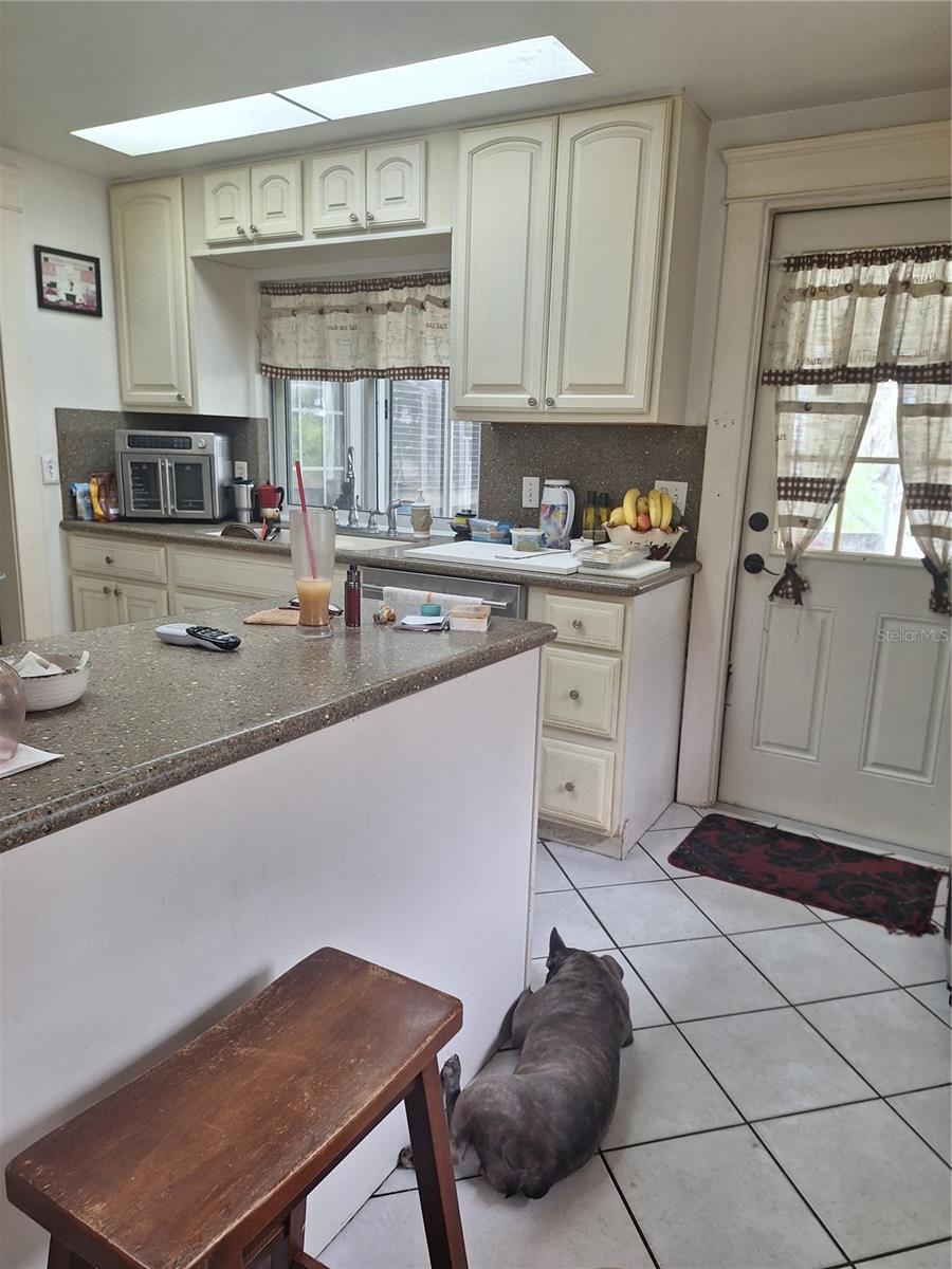 Image 13 of 35 For 1127 Lakeshore Boulevard