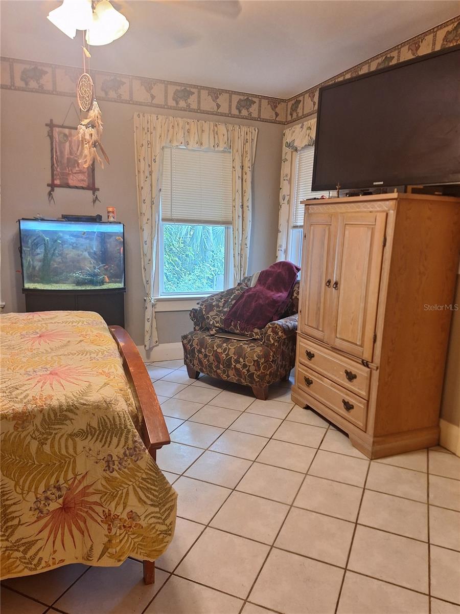 Image 22 of 35 For 1127 Lakeshore Boulevard