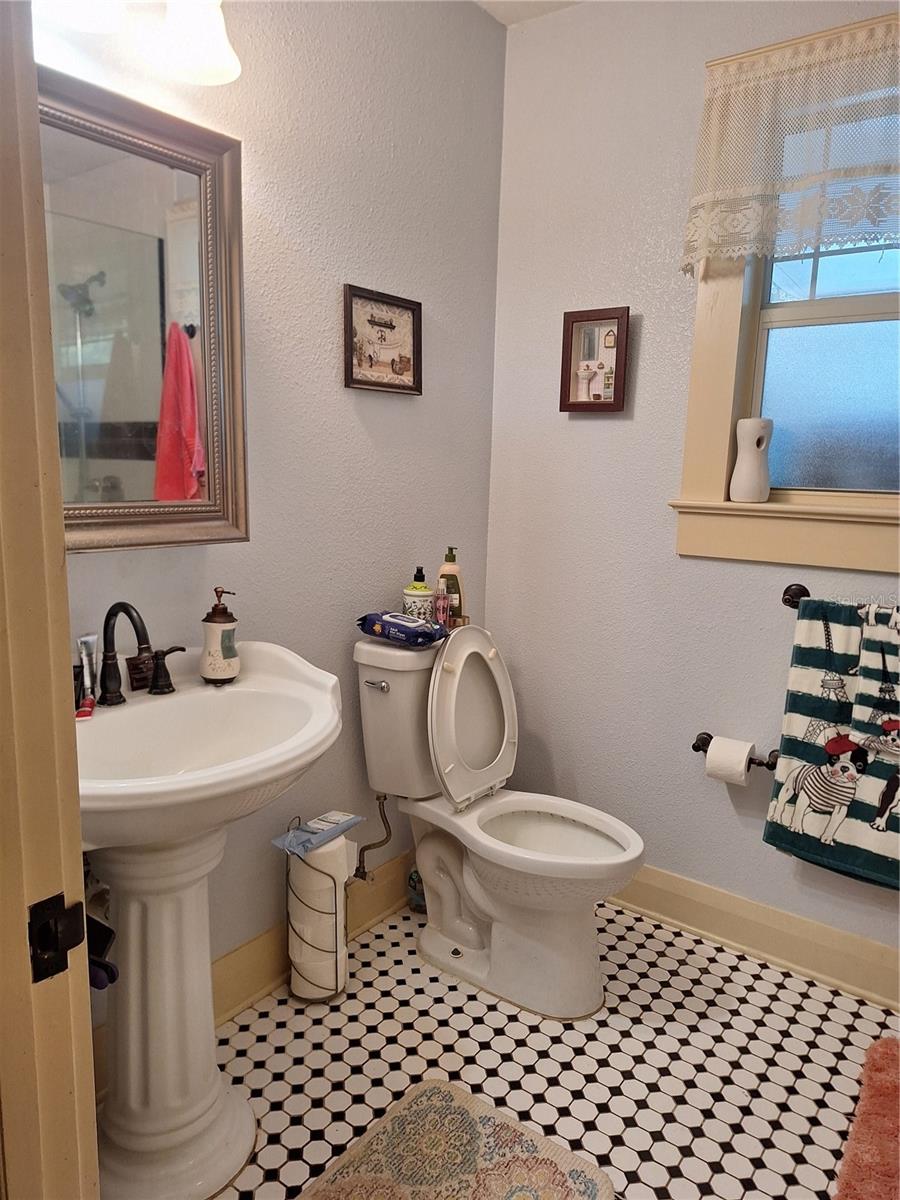 Image 23 of 35 For 1127 Lakeshore Boulevard