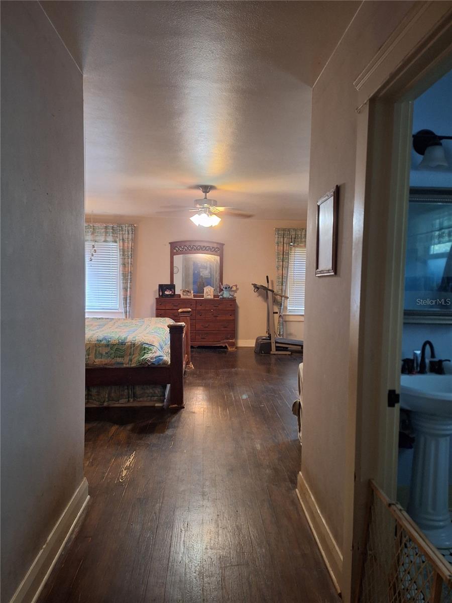 Image 25 of 35 For 1127 Lakeshore Boulevard