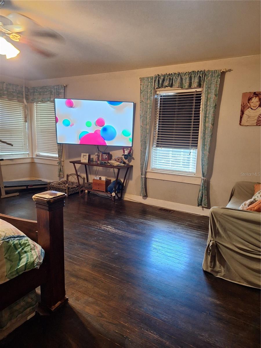 Image 27 of 35 For 1127 Lakeshore Boulevard