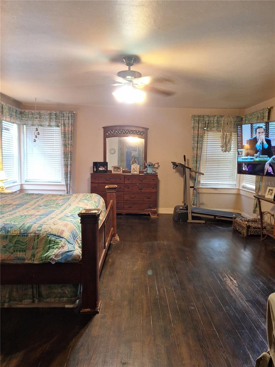 Image 28 of 35 For 1127 Lakeshore Boulevard