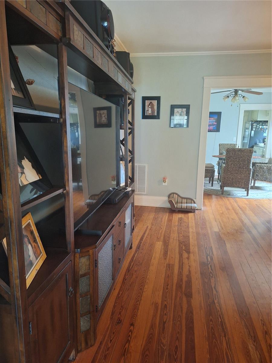 Image 5 of 35 For 1127 Lakeshore Boulevard