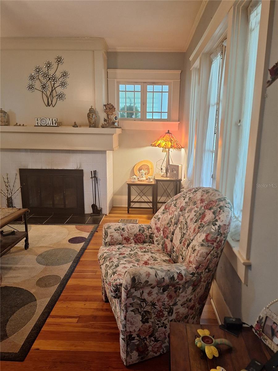 Image 7 of 35 For 1127 Lakeshore Boulevard