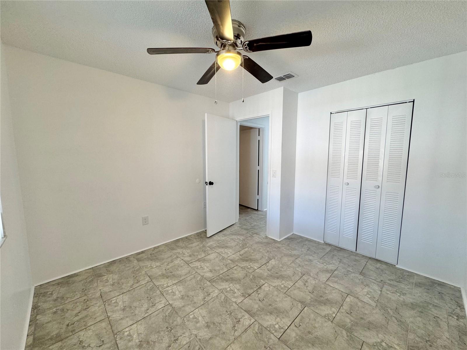 Listing photo id 14 for 292 Winter Ridge Boulevard 292